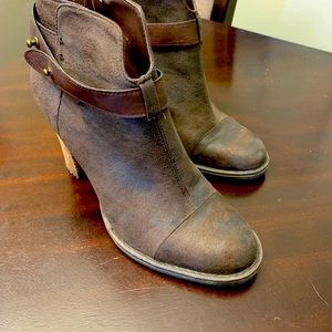Crown vintage distressed brown women’s boot 8 1/2